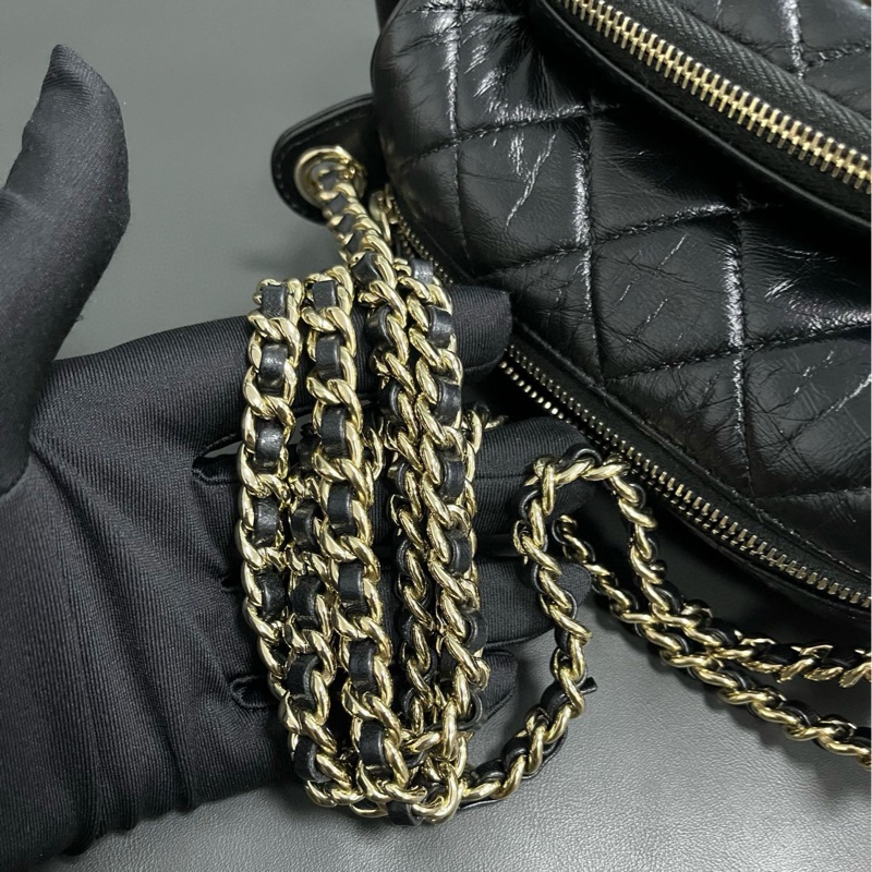 Chanel 24K 保齡球相機包-15