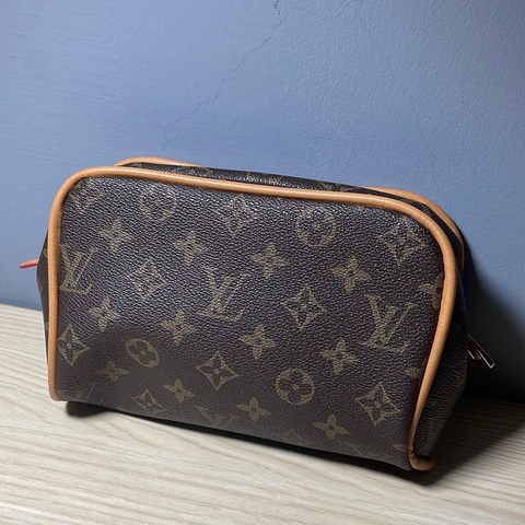 LV 化妝包