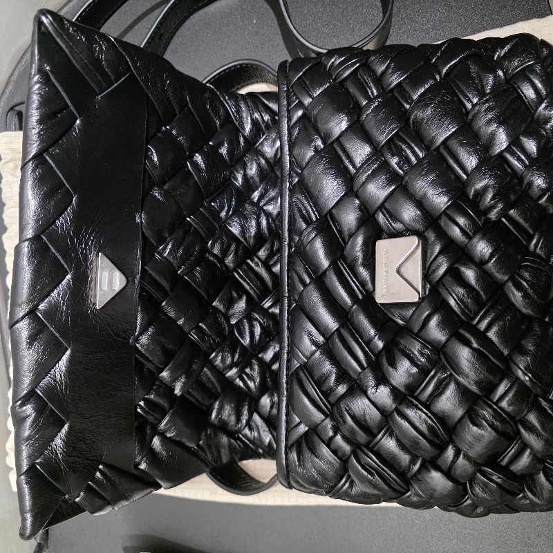 Bottega Veneta Small Rumple Messenger-5