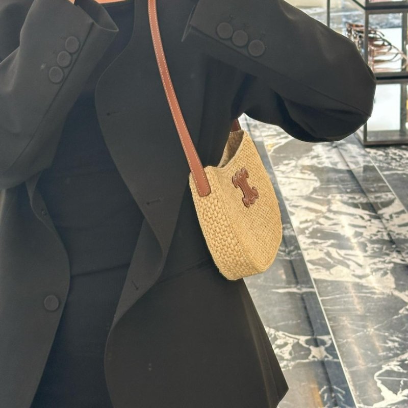 🎉新品好折扣✨Celine 119722 凱旋門 中款 Tilly 草編包-3