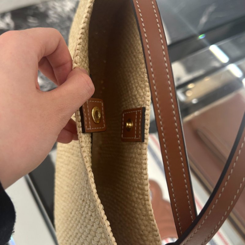 🎉新品好折扣✨Celine 119722 凱旋門 中款 Tilly 草編包-18