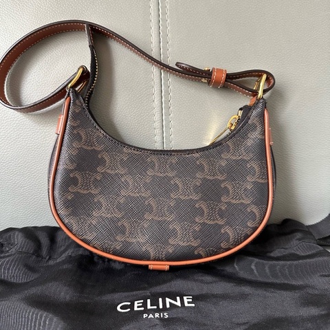 Celine 賽琳mini老花凱旋門豌豆包，尺寸16x8.5x4cm，成色98新