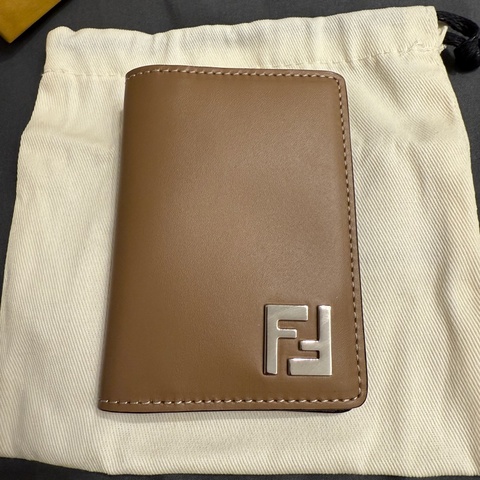 FENDI 老花卡包