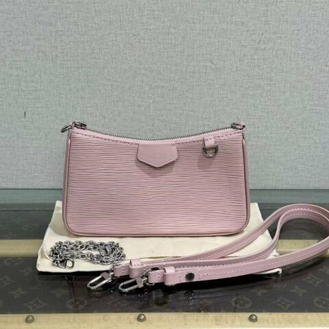 ✨LV 粉銀 EasyPouch On Strap水波紋麻將包 20.5*12*4  99新配件塵袋