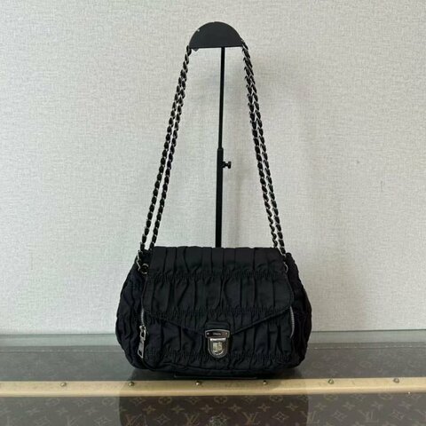 ✨PRADA 黑銀皺褶流浪腋下包 28*17*13  98新配件塵袋
