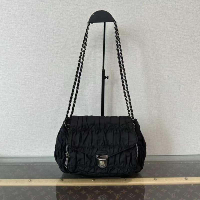 ✨PRADA 黑銀皺褶流浪腋下包 28*17*13  98新配件塵袋-0