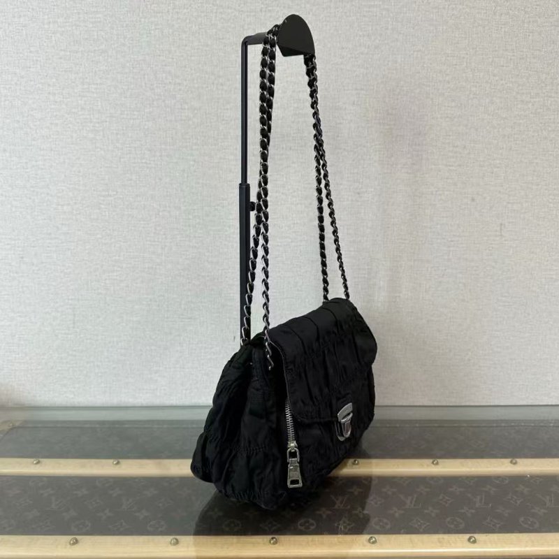 ✨PRADA 黑銀皺褶流浪腋下包 28*17*13  98新配件塵袋-1
