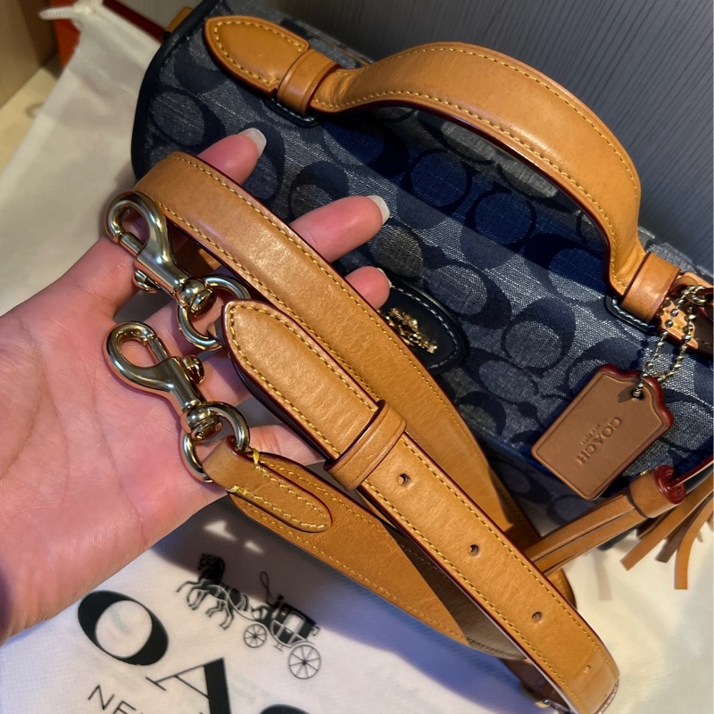 Coach Kleo經典單寧手提肩背兩用包-3