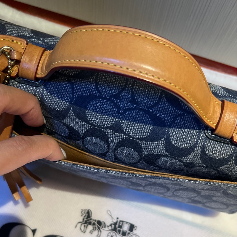 Coach Kleo經典單寧手提肩背兩用包-11