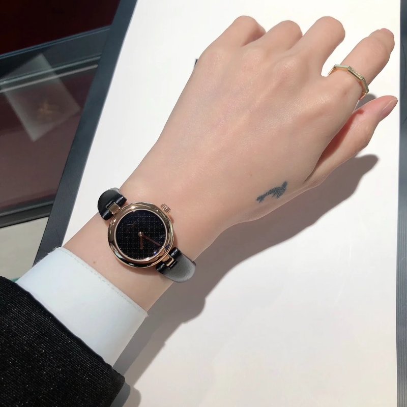 GUCCI Diamantissima石英腕錶-11