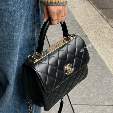 CHANEL Trendy25黑羊皮金釦下蓋手把鍊條包 A92236