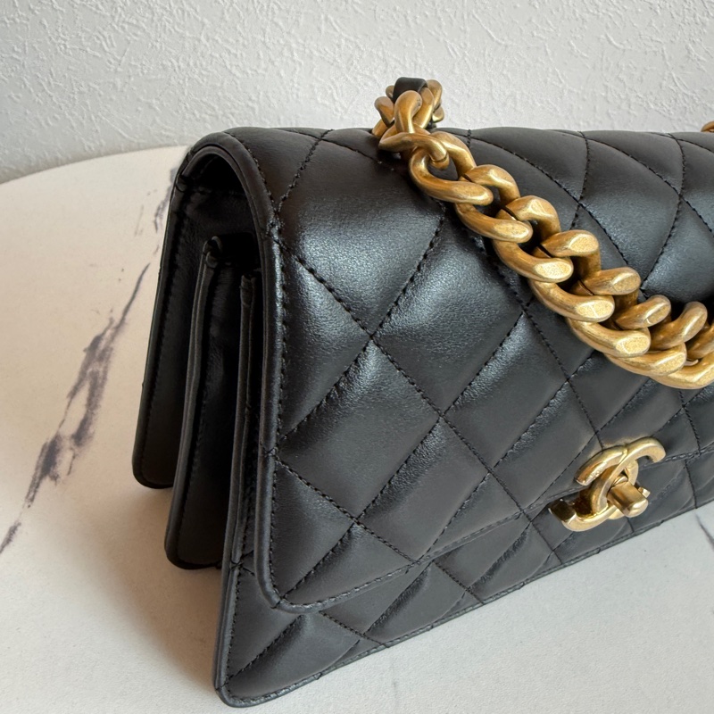 Chanel 真的是氣質美女小香斜背包-1