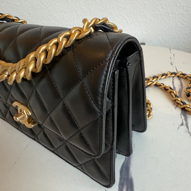 Chanel 真的是氣質美女小香斜背包-3