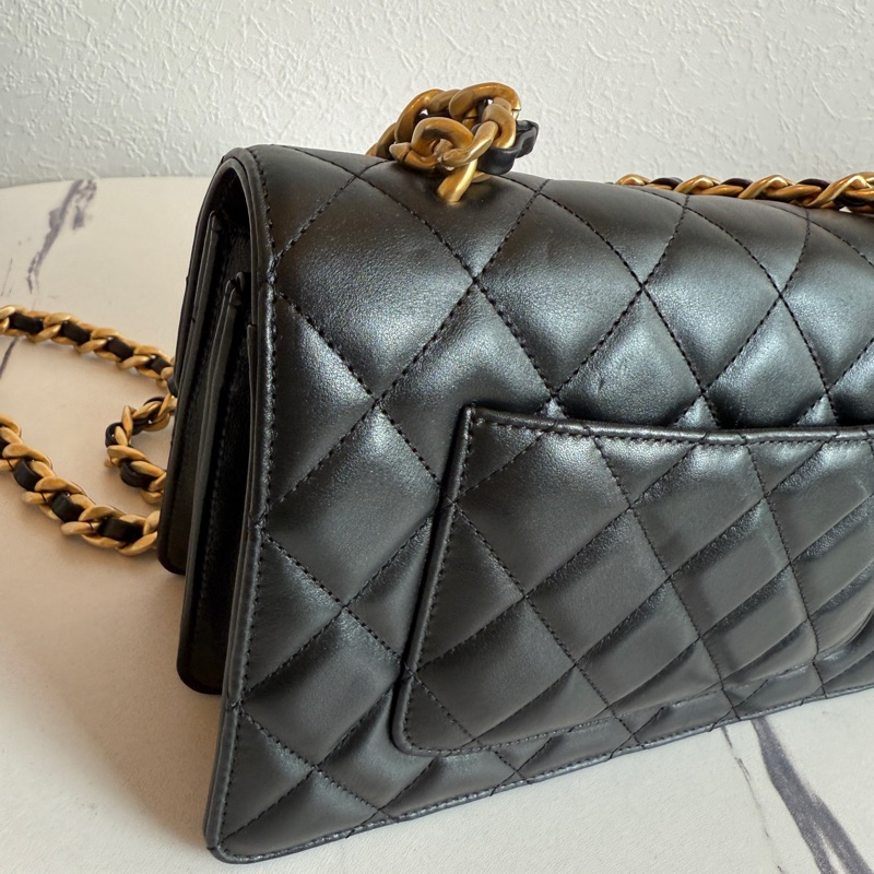 Chanel 真的是氣質美女小香斜背包-5