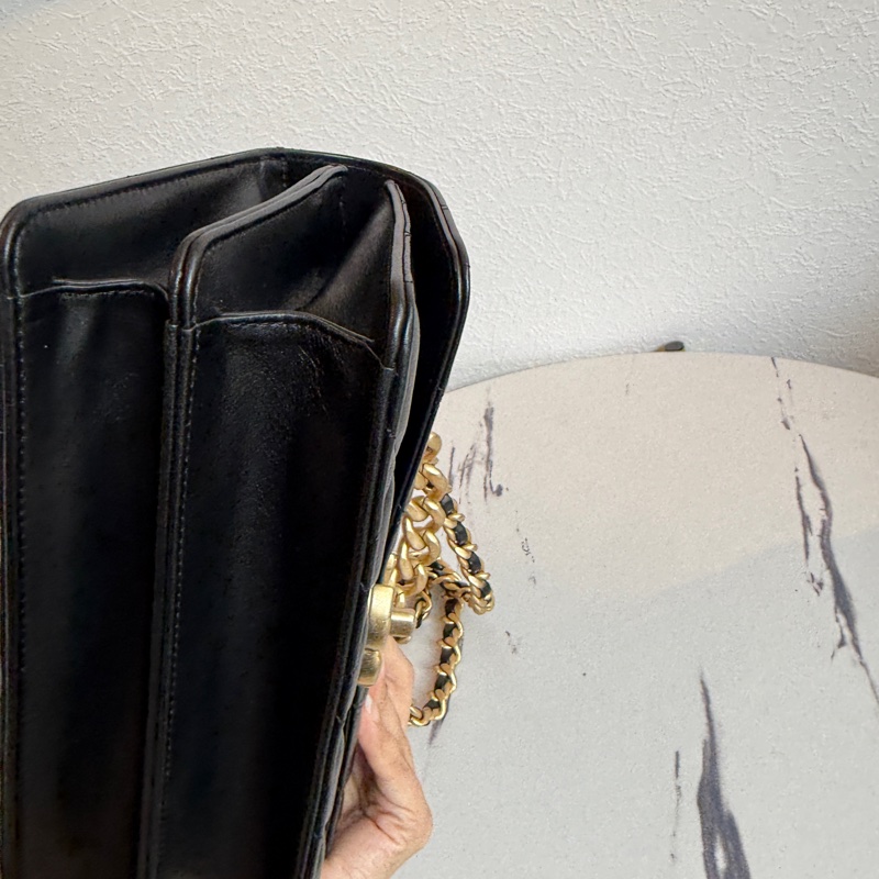 Chanel 真的是氣質美女小香斜背包-8