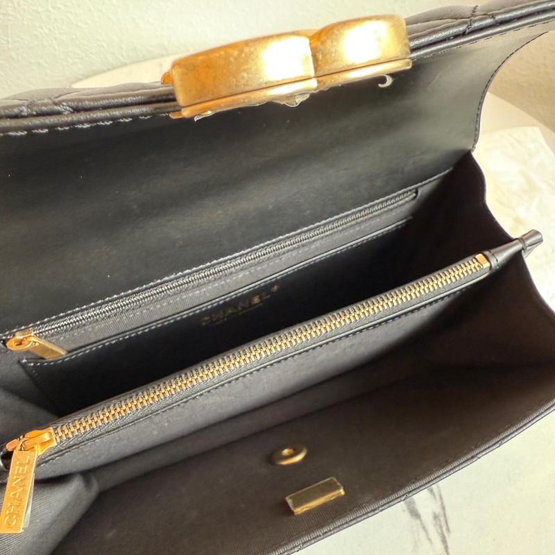 Chanel 真的是氣質美女小香斜背包-11