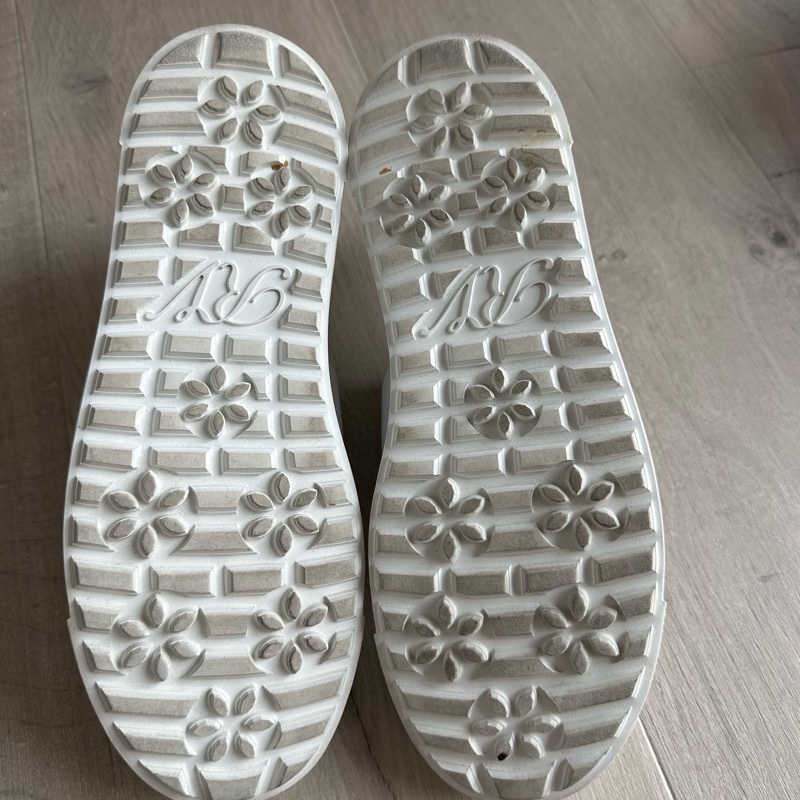 Roger Vivier 鑽扣皮革運動鞋-17