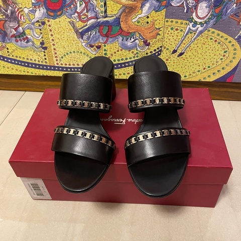 Salvatore Ferragamo小羊皮全新跟拖鞋