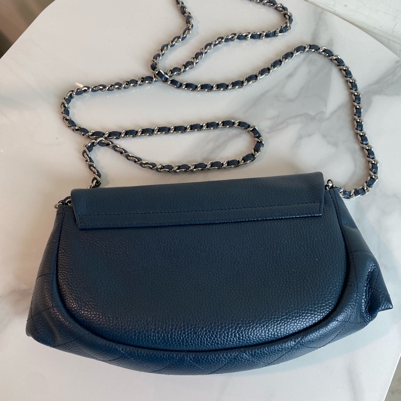 Chanel 近黑藍 月牙包navy-1