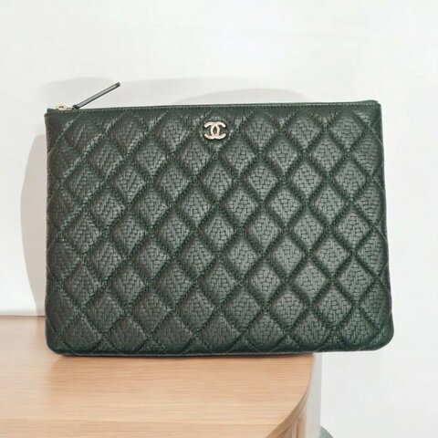 Chanel 綠色菱格紋拉鍊 Ocase 手拿包 平板套