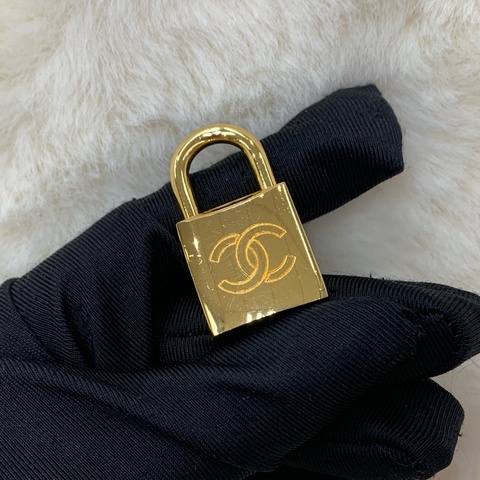 CHANEL 金色鎖頭連鑰匙 O965WH
