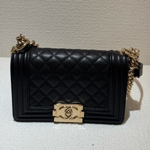 超頂質感Chanel boy 小號黑金荔枝牛皮斜揹肩杯包