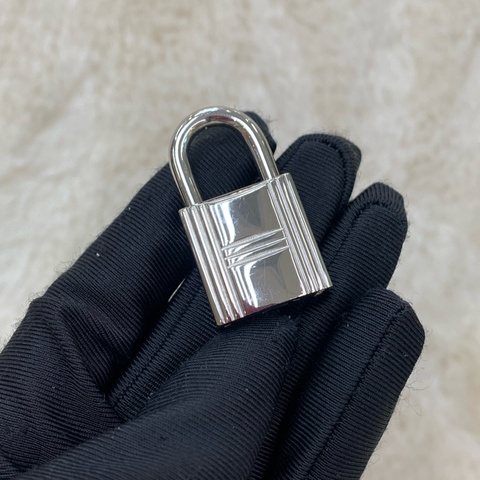 HERMES 銀色鎖頭連鑰匙 I286NY