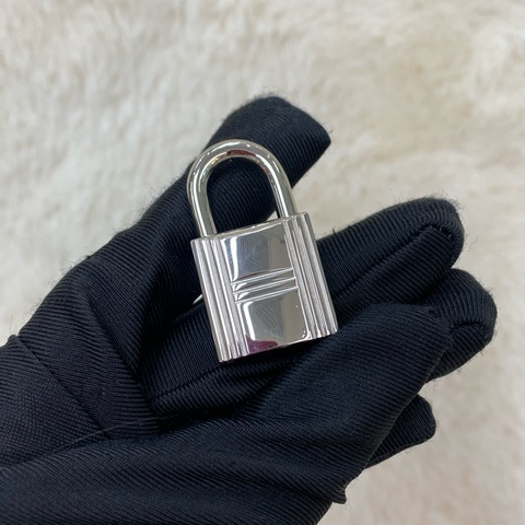 HERMES 銀色鎖頭連鑰匙 I203WH