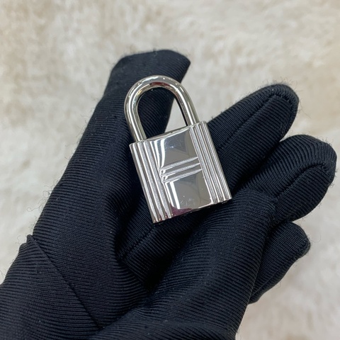 HERMES 銀色鎖頭連鑰匙 I287NY
