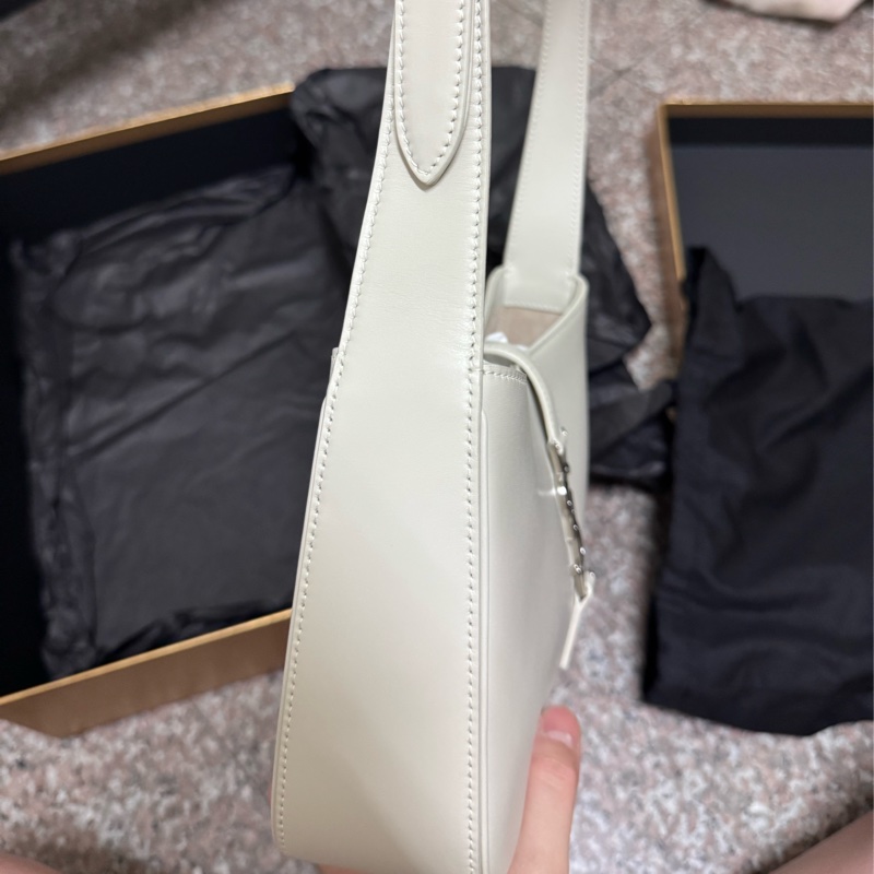 YSL 白色腋下包-3