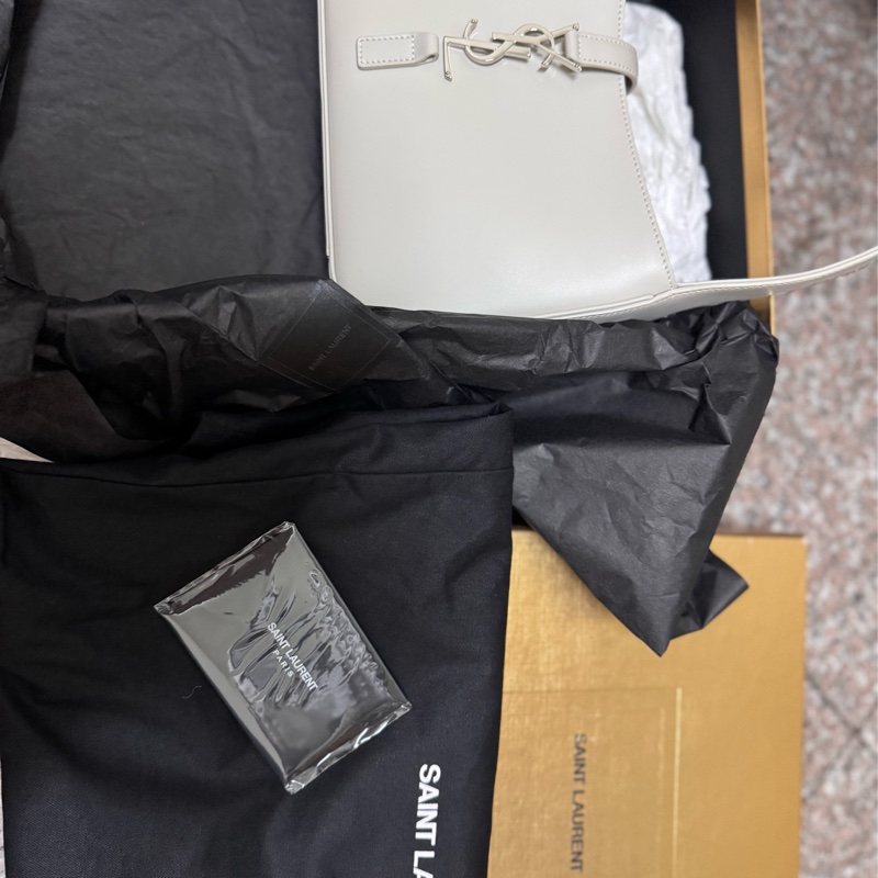 YSL 白色腋下包-5