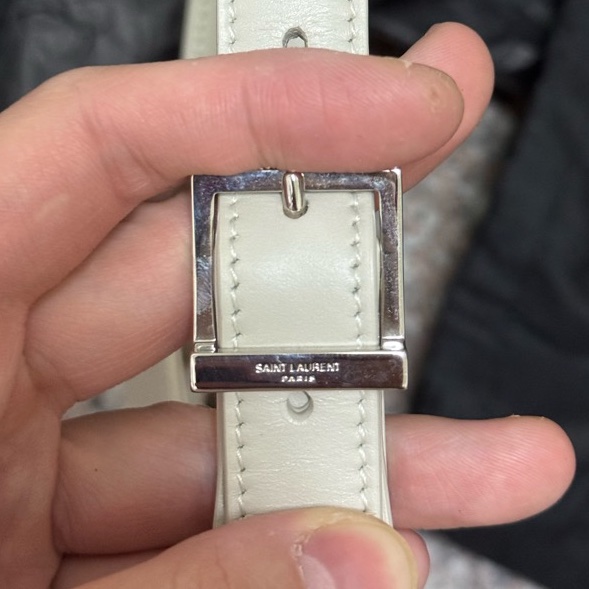 YSL 白色腋下包-11
