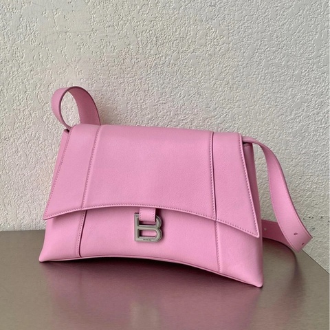 Balenciaga • Downtown 櫻花粉沙漏斜背包