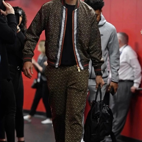 「JL 精品代購」98新 NBA球星Steven 同款 Burberry 滿logo外套