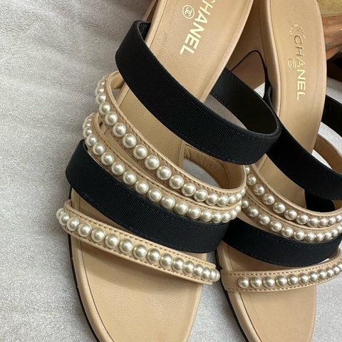 CHANEL 粗跟涼鞋