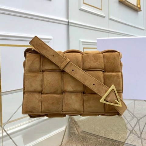 Bottega Veneta葆蝶家 麂皮 枕頭斜挎包 棕色