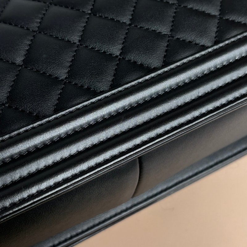 ::CHANEL:: 經典BOY 25黑菱格羊皮霧金斜背鏈包 肩背包-13