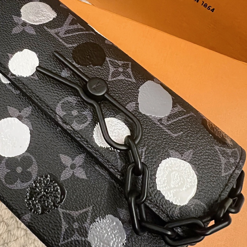 LV x YK 草間彌生 男裝限量款 steamer 鏈條包-3