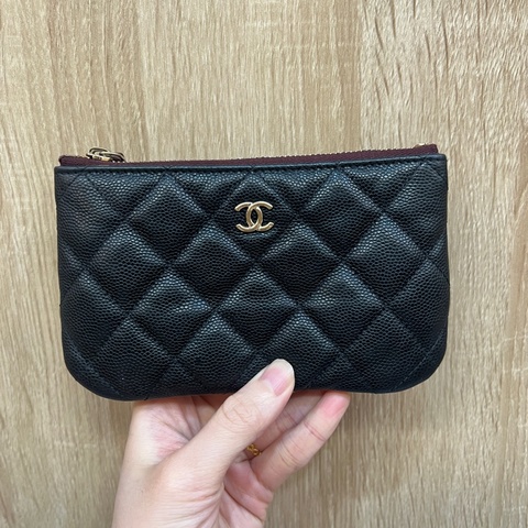 Chanel 黑荔枝牛皮淡金釦一字拉零錢包A82365