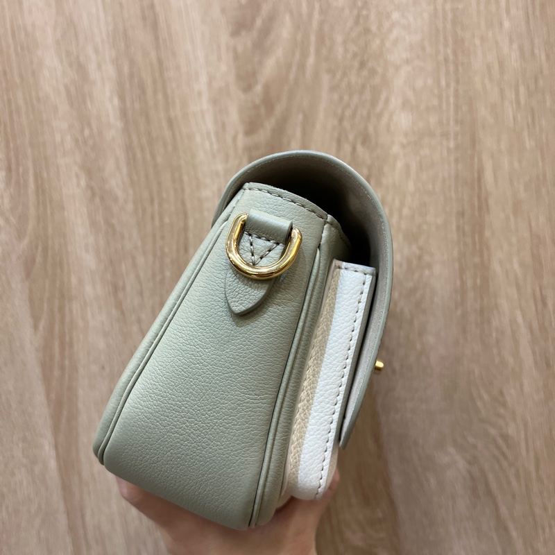 LV 粉綠拼白牛皮Lockme Tender金釦肩斜背包M22802-3