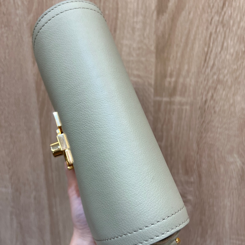 LV 粉綠拼白牛皮Lockme Tender金釦肩斜背包M22802-4