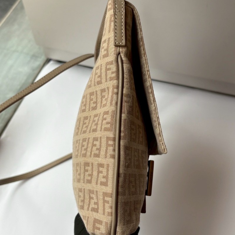Fendi 奶茶色FF 緹花布下蓋斜背小包-6