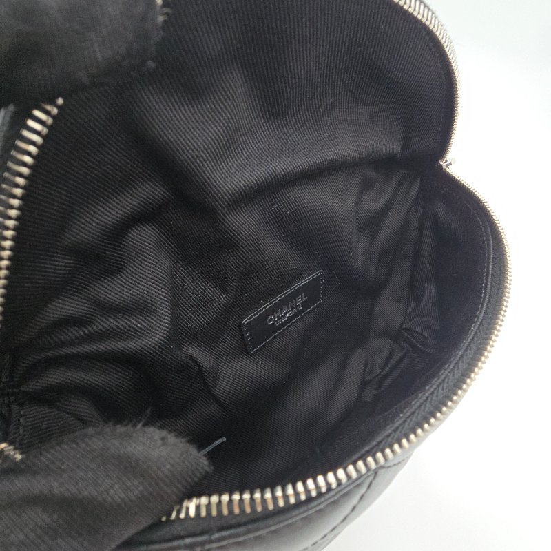 (小編實拍🔥 超新閒置品) CHANEL 櫃姐腰包 黑色 銀拉鍊 光面山羊皮 胸背包 斜背-6