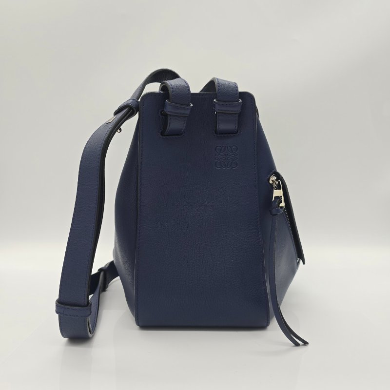 【原購價10萬】LOEWE HAMMOCK 小號 30CM 墨水藍粒面牛皮小號 兩用包 弔床包 手提 斜跨包 單肩包-1