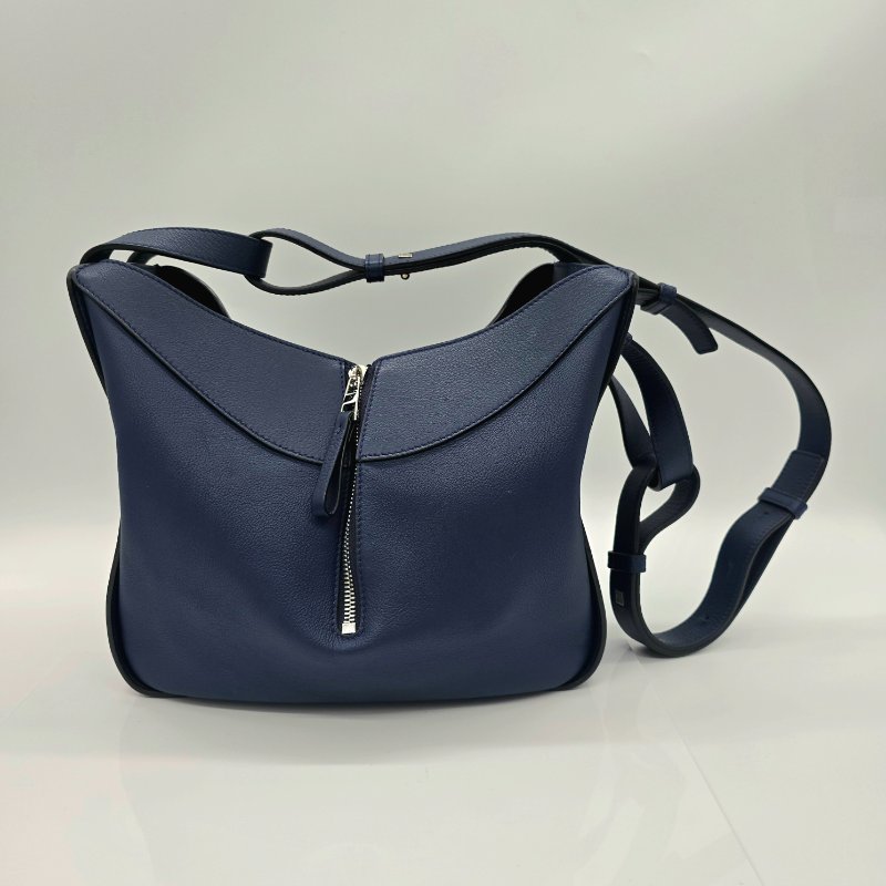 【原購價10萬】LOEWE HAMMOCK 小號 30CM 墨水藍粒面牛皮小號 兩用包 弔床包 手提 斜跨包 單肩包-2