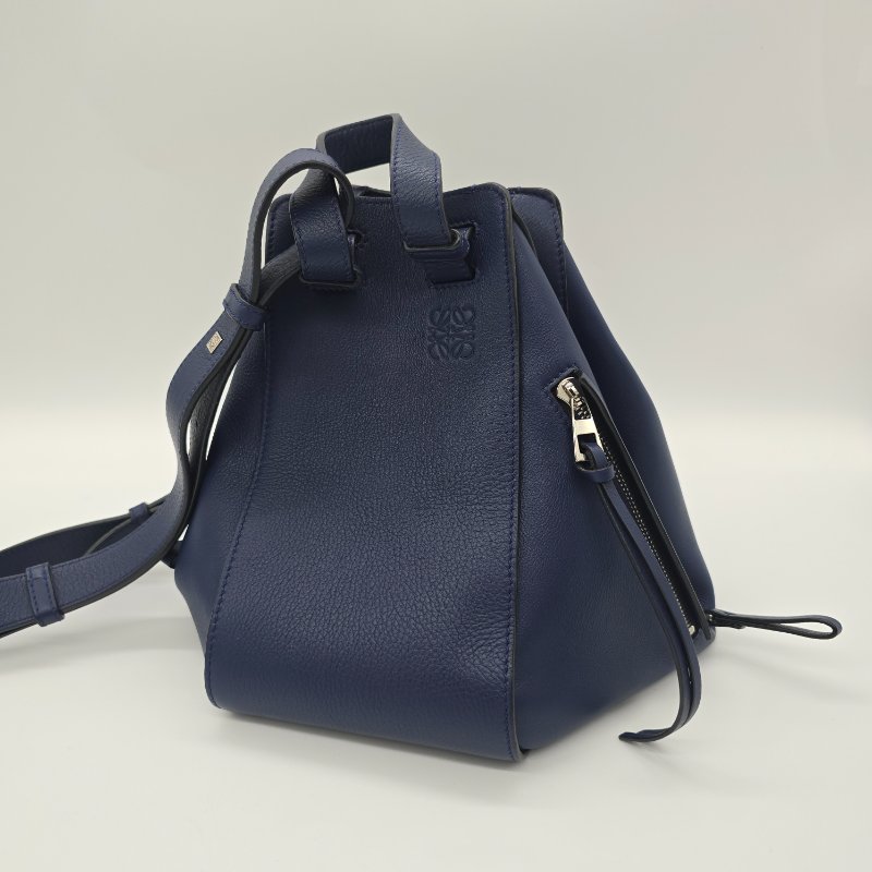 【原購價10萬】LOEWE HAMMOCK 小號 30CM 墨水藍粒面牛皮小號 兩用包 弔床包 手提 斜跨包 單肩包-3