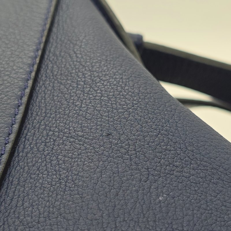 【原購價10萬】LOEWE HAMMOCK 小號 30CM 墨水藍粒面牛皮小號 兩用包 弔床包 手提 斜跨包 單肩包-8