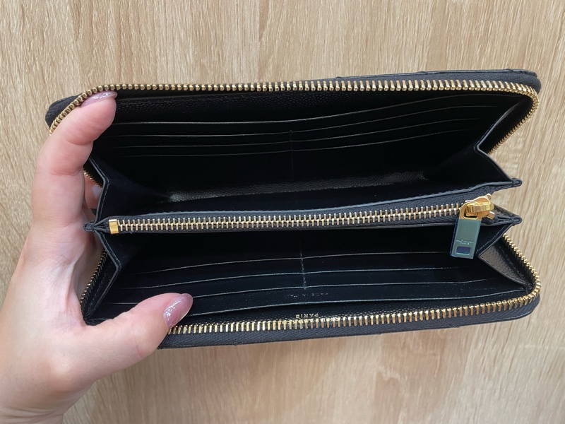 YSL 黑魚子醬牛皮金釦ㄇ拉長夾-3