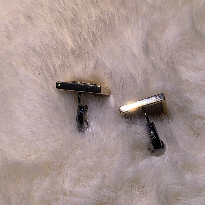 Chanel 金色 小方糖 cc 浮雕耳夾 I285-4