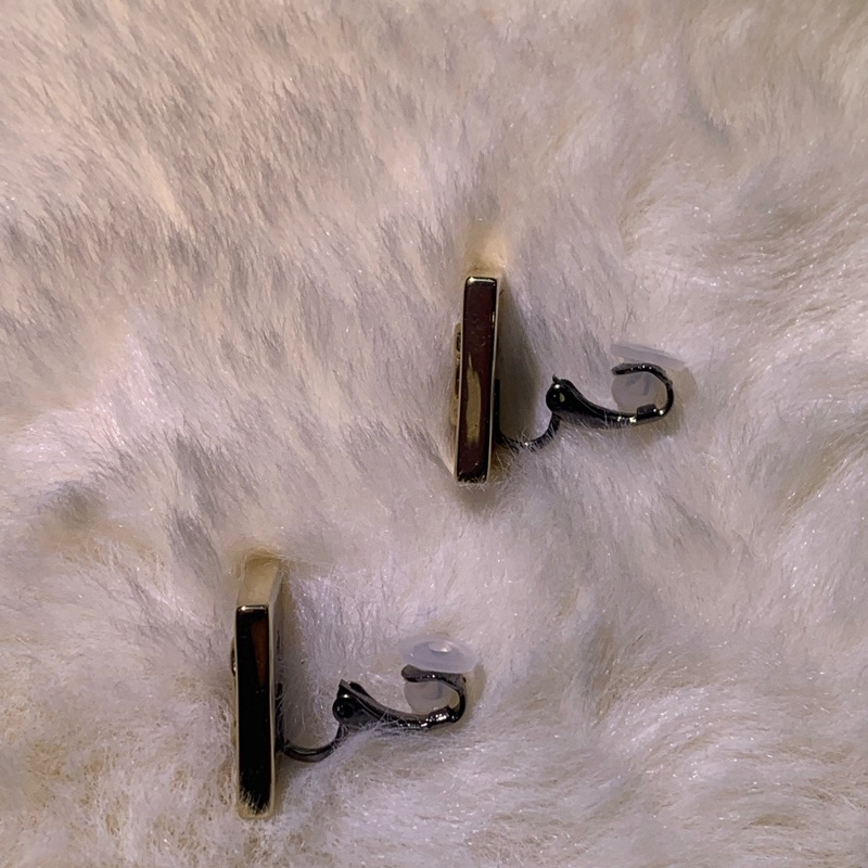 Chanel 金色 小方糖 cc 浮雕耳夾 I285-5